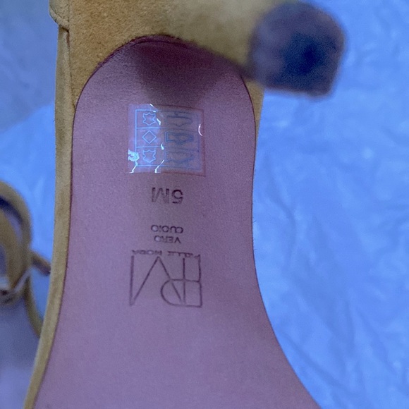 High heels - Picture 4 of 4